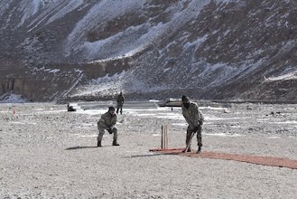 जिस गलवान में चीनी सैनिकों को सिखाया है सबक, वहां भारतीय सेना खेल रही हैं क्रिकेट।