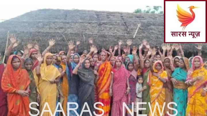 मुख्यमंत्री महिला रोजगार योजना की राशि नहीं मिलने पर सड़कों पर उतरीं सैकड़ों जीविका दीदियां।